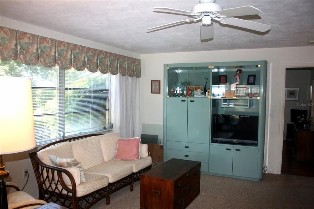 Activo con contrato: $295,000 (2 camas, 2 baños, 1750 Pies cuadrados)