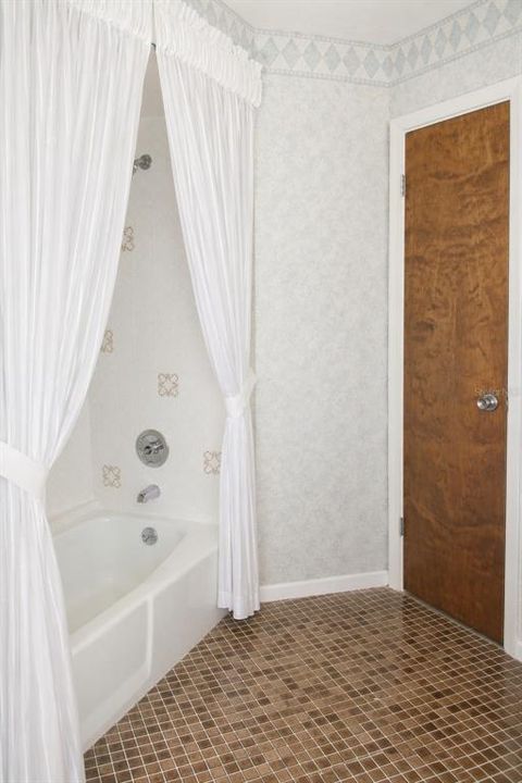 Activo con contrato: $295,000 (2 camas, 2 baños, 1750 Pies cuadrados)