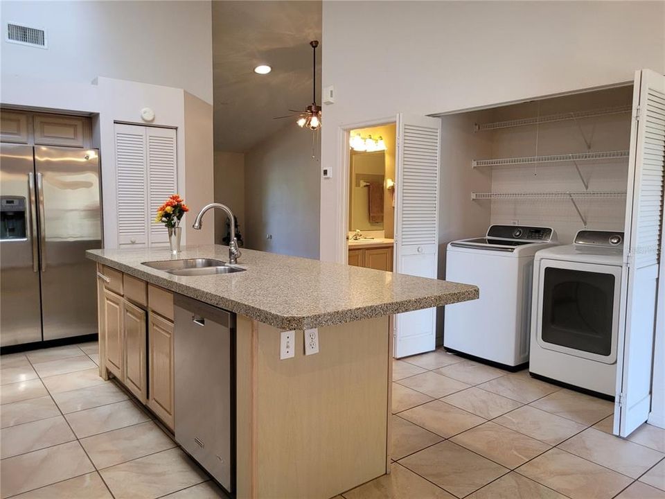 Active With Contract: $210,000 (2 beds, 2 baths, 1104 Square Feet)