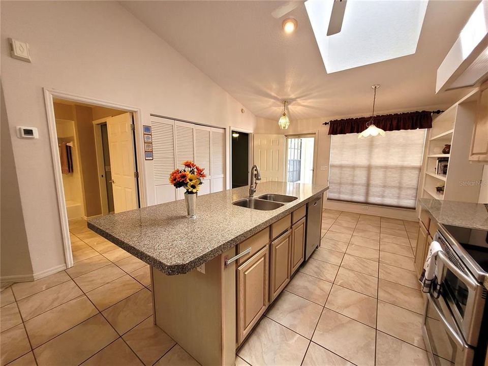 Active With Contract: $210,000 (2 beds, 2 baths, 1104 Square Feet)