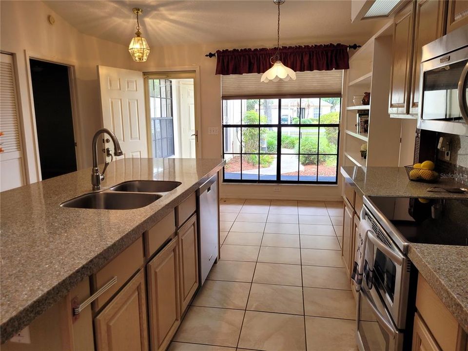 Active With Contract: $210,000 (2 beds, 2 baths, 1104 Square Feet)