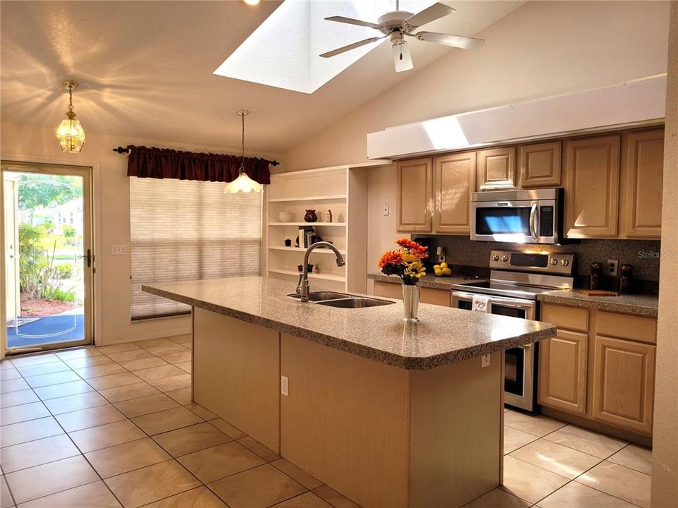 Active With Contract: $210,000 (2 beds, 2 baths, 1104 Square Feet)