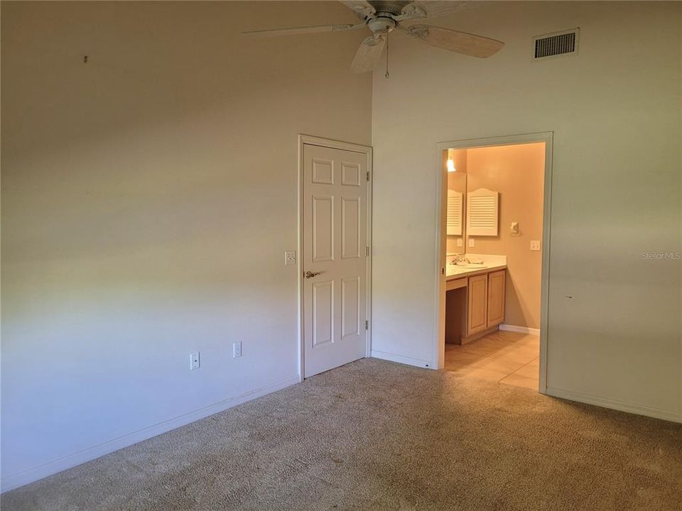 Active With Contract: $210,000 (2 beds, 2 baths, 1104 Square Feet)