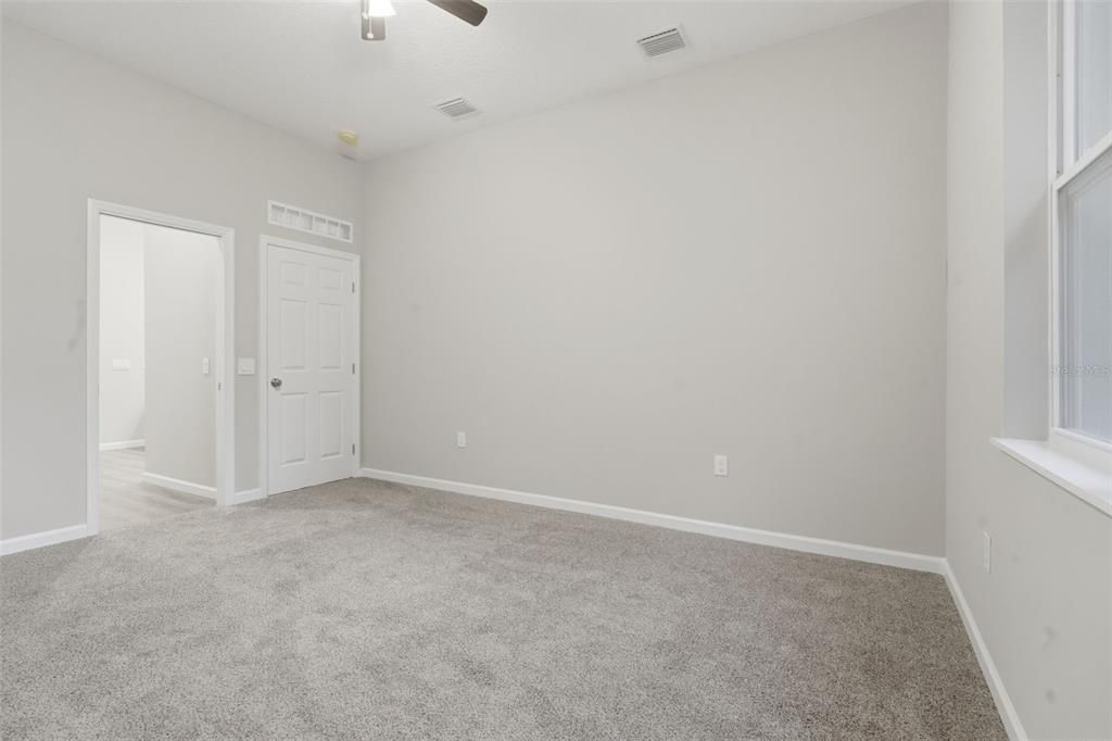 Active With Contract: $424,900 (3 beds, 2 baths, 1905 Square Feet)