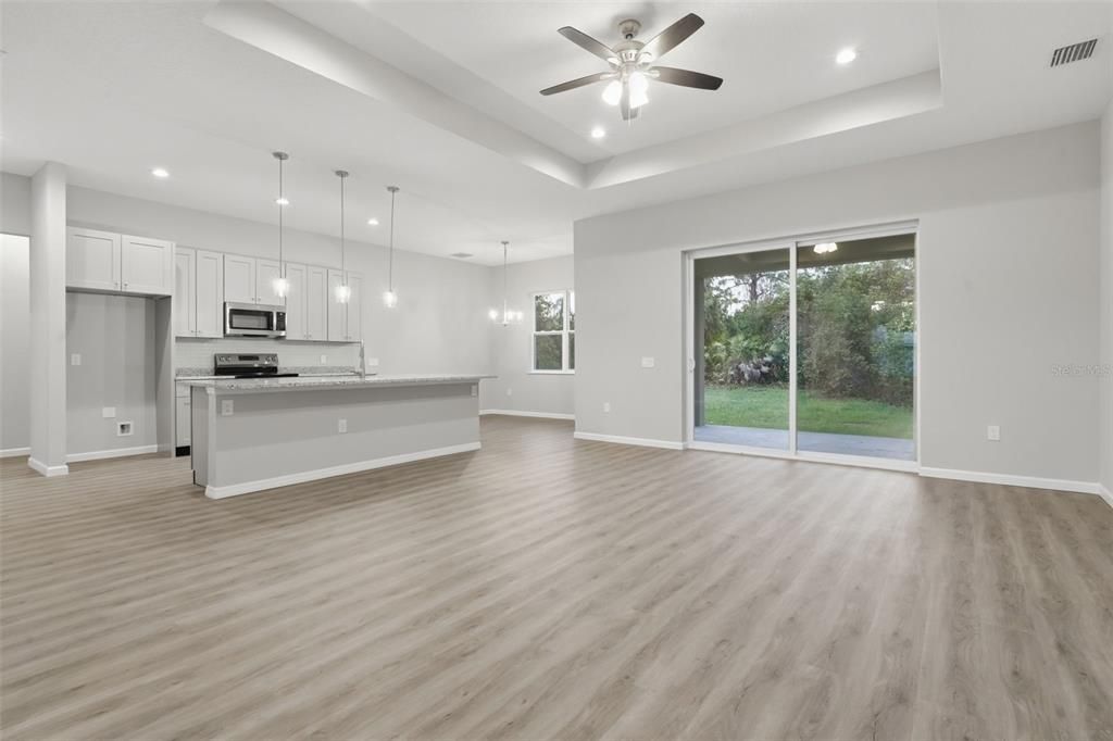 Active With Contract: $424,900 (3 beds, 2 baths, 1905 Square Feet)