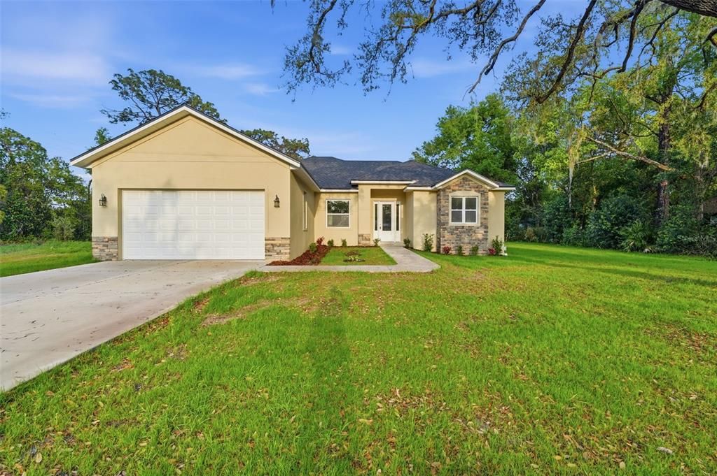 Active With Contract: $424,900 (3 beds, 2 baths, 1905 Square Feet)