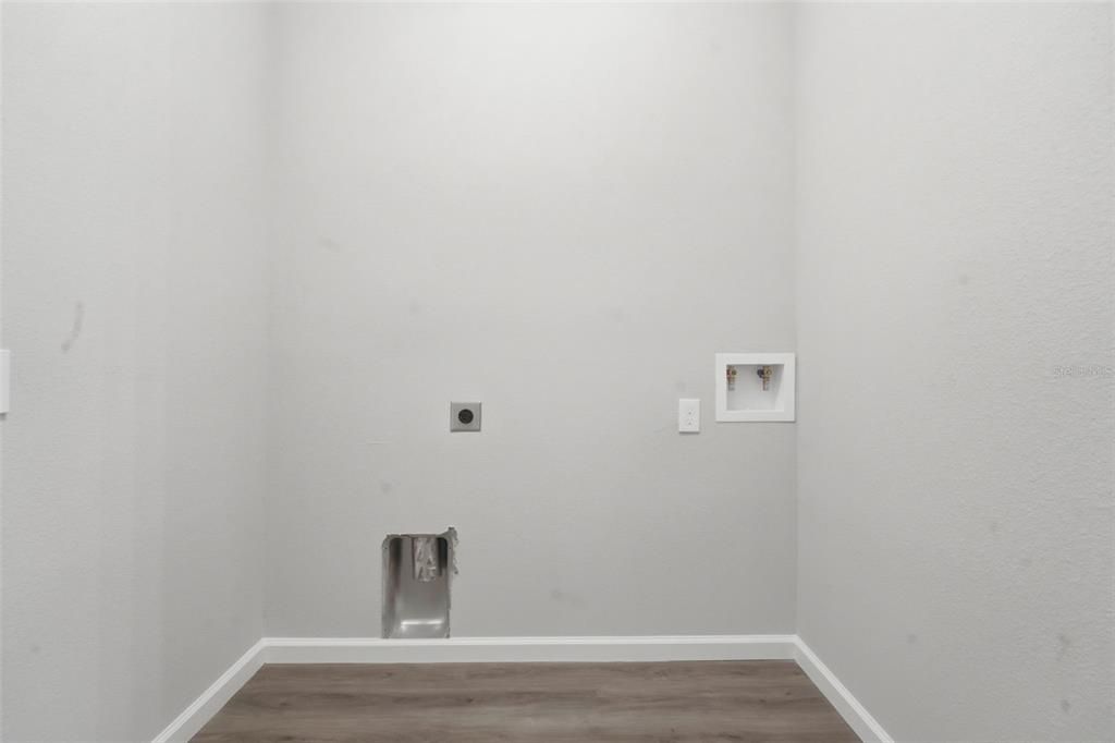 Active With Contract: $424,900 (3 beds, 2 baths, 1905 Square Feet)