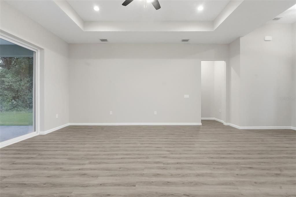 Active With Contract: $424,900 (3 beds, 2 baths, 1905 Square Feet)