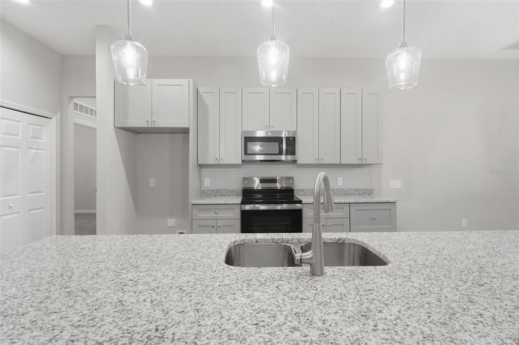 Active With Contract: $424,900 (3 beds, 2 baths, 1905 Square Feet)