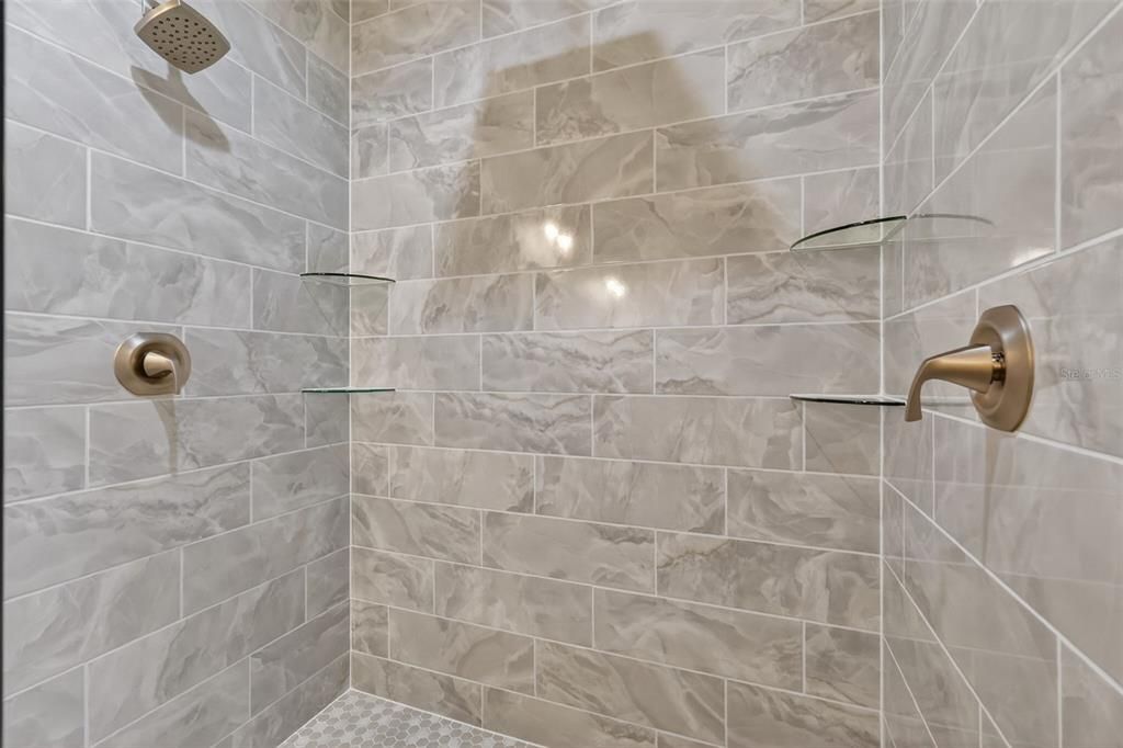 Под контрактом: $379,900 (4 спален, 2 ванн, 1906 Квадратных фут)