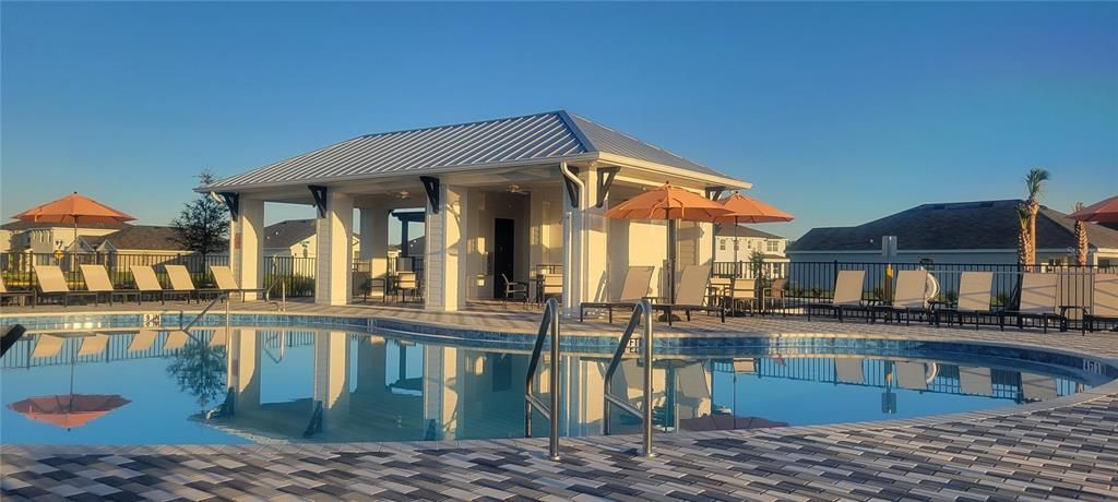 Activo con contrato: $529,900 (4 camas, 3 baños, 2555 Pies cuadrados)