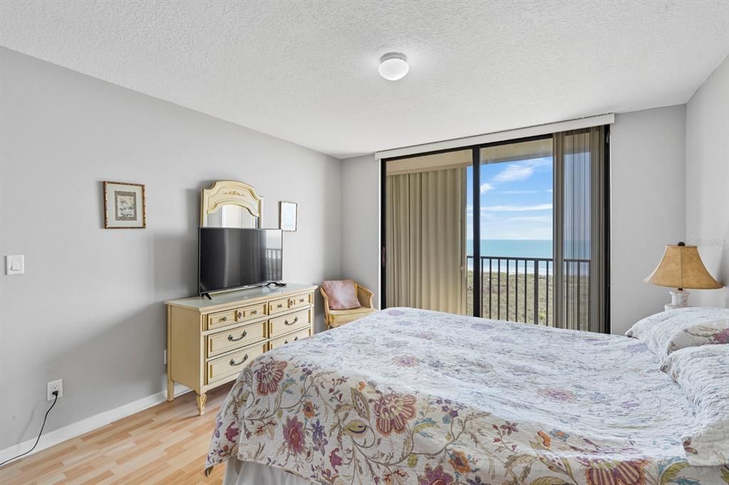 For Sale: $524,000 (2 beds, 2 baths, 1256 Square Feet)