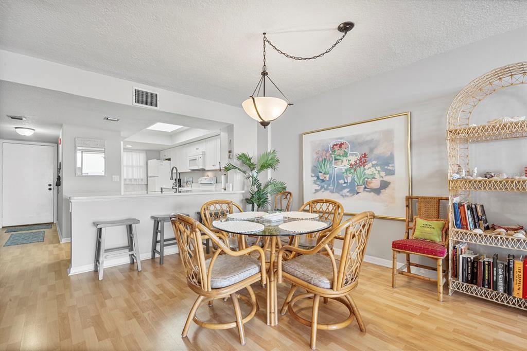 For Sale: $524,000 (2 beds, 2 baths, 1256 Square Feet)