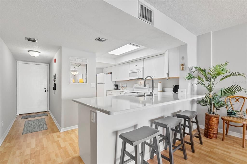 For Sale: $524,000 (2 beds, 2 baths, 1256 Square Feet)