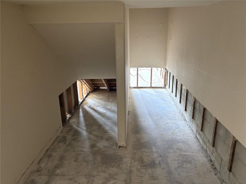 合同活跃: $609,000 (4 贝兹, 4 浴室, 3623 平方英尺)