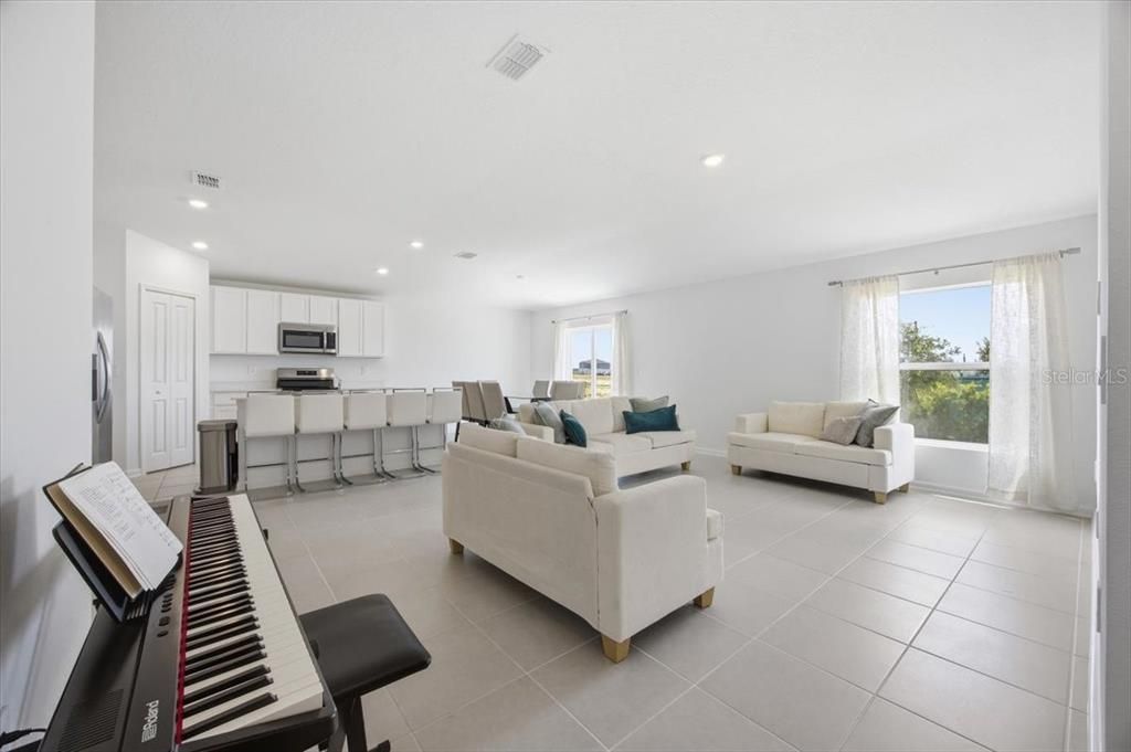 For Sale: $269,900 (4 beds, 2 baths, 1824 Square Feet)
