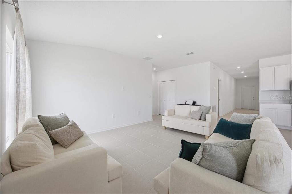 For Sale: $269,900 (4 beds, 2 baths, 1824 Square Feet)