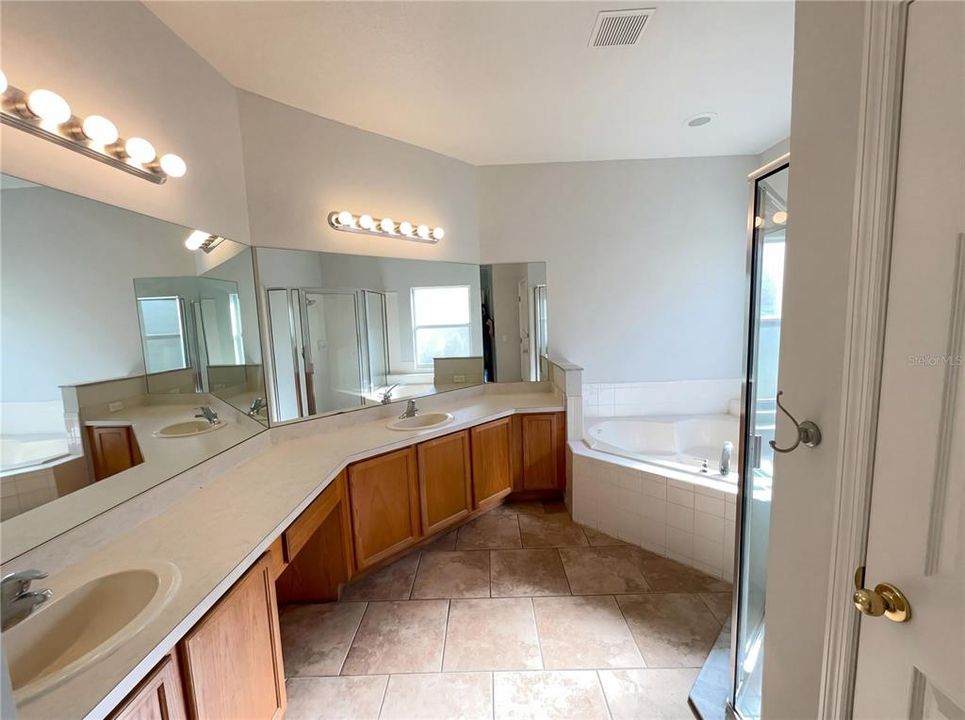 Active With Contract: $350,000 (4 beds, 3 baths, 2170 Square Feet)