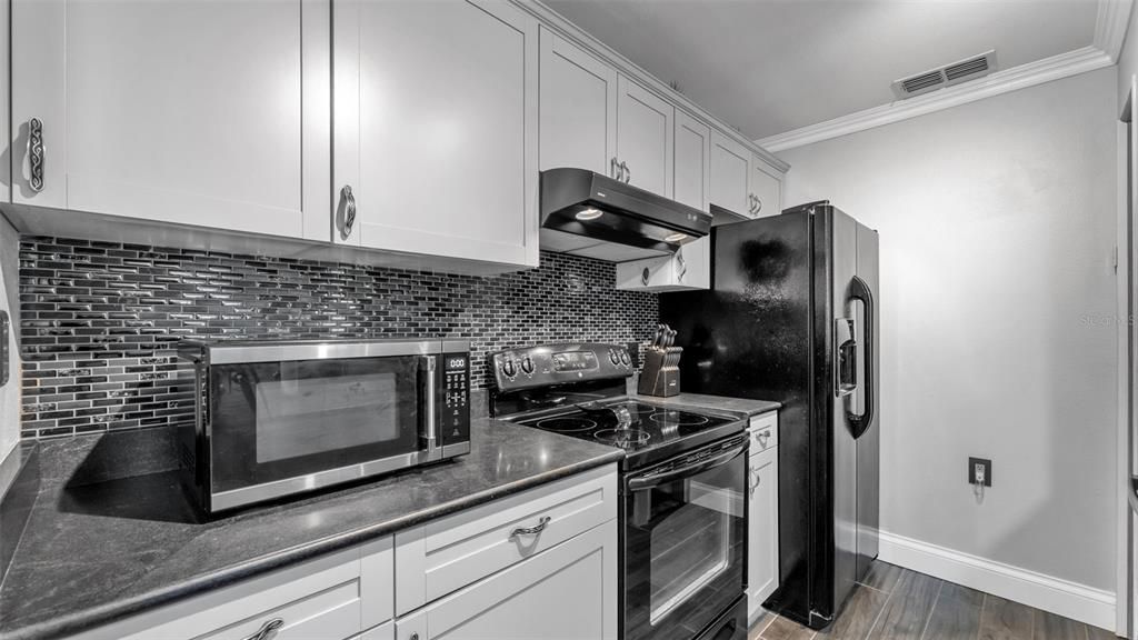 For Sale: $250,000 (2 beds, 2 baths, 1121 Square Feet)