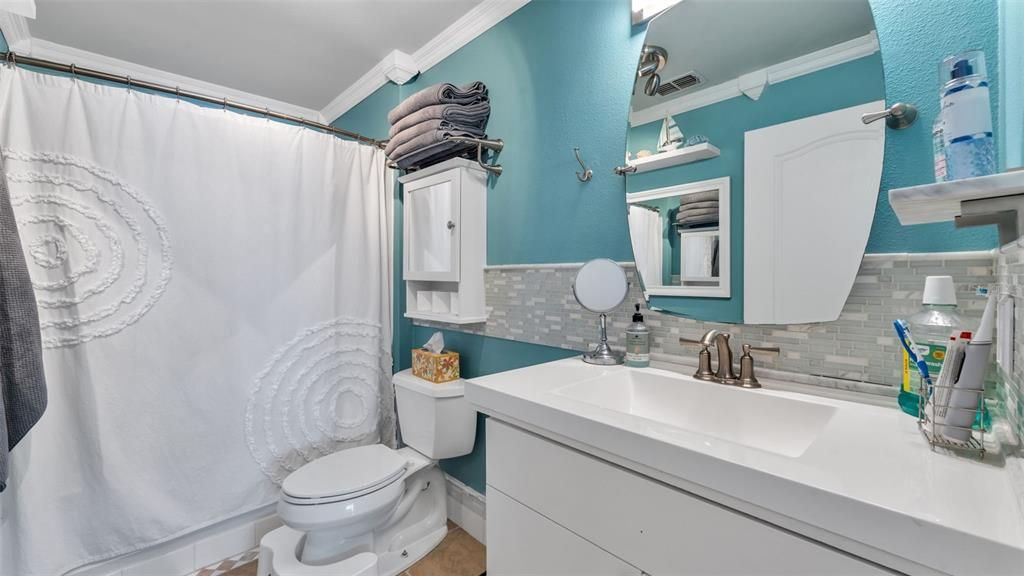 For Sale: $250,000 (2 beds, 2 baths, 1121 Square Feet)