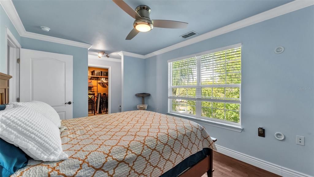 For Sale: $250,000 (2 beds, 2 baths, 1121 Square Feet)