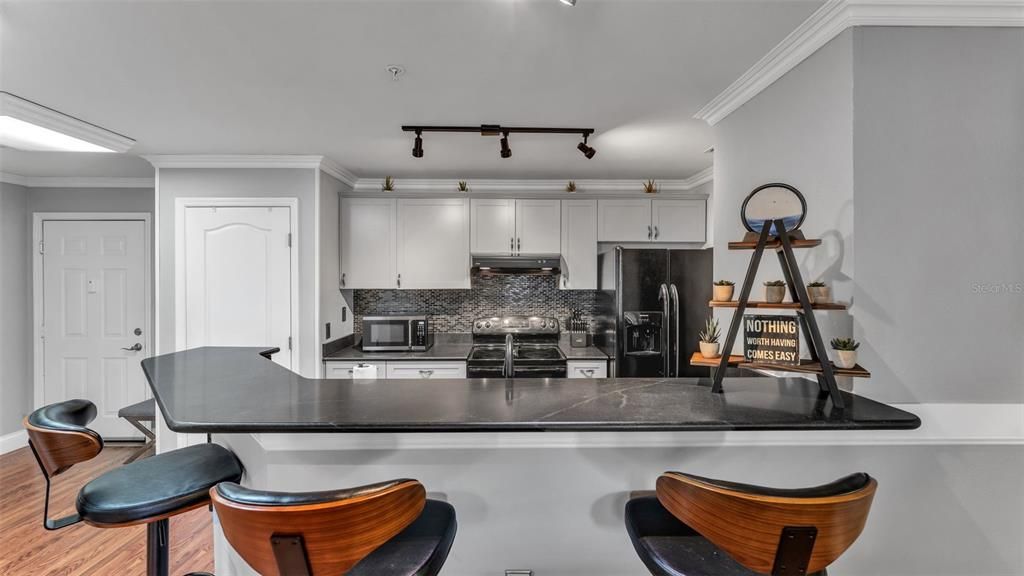For Sale: $250,000 (2 beds, 2 baths, 1121 Square Feet)