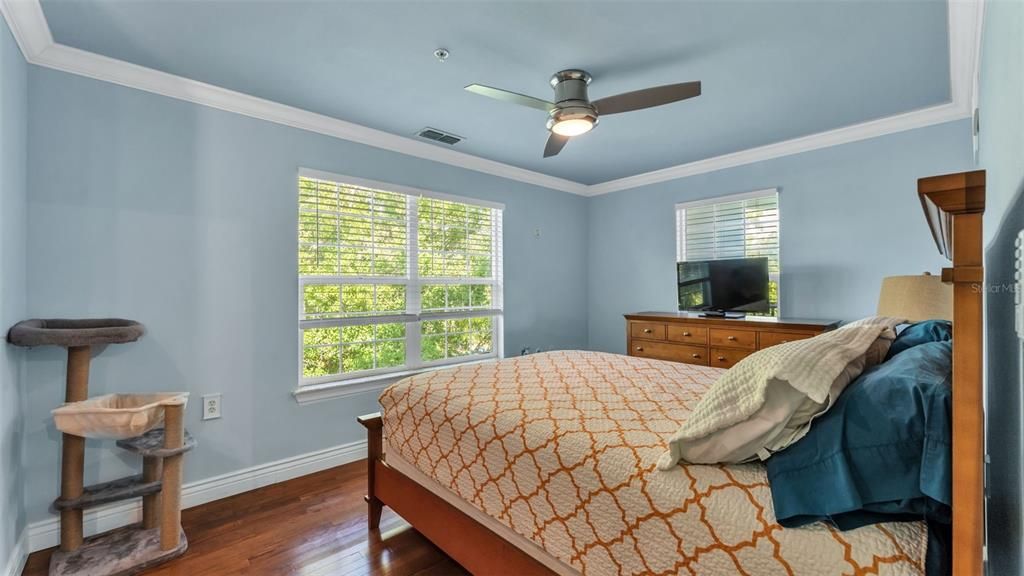 For Sale: $250,000 (2 beds, 2 baths, 1121 Square Feet)