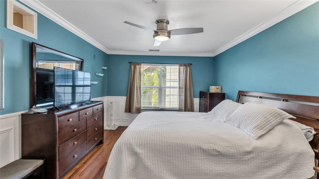 For Sale: $250,000 (2 beds, 2 baths, 1121 Square Feet)
