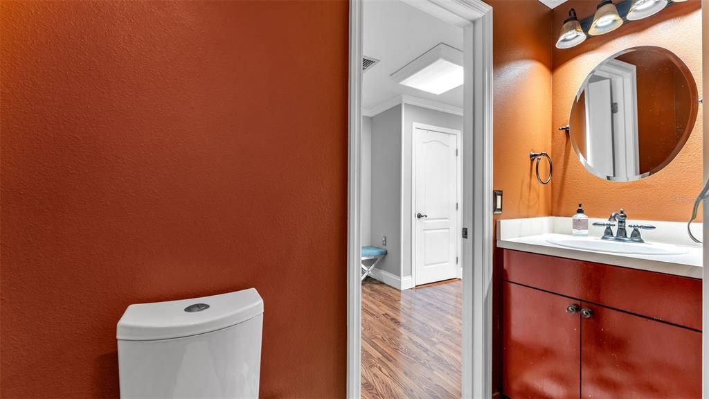 For Sale: $250,000 (2 beds, 2 baths, 1121 Square Feet)