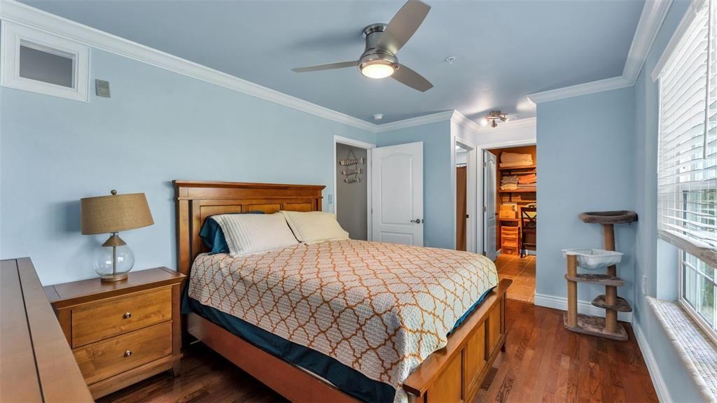For Sale: $250,000 (2 beds, 2 baths, 1121 Square Feet)