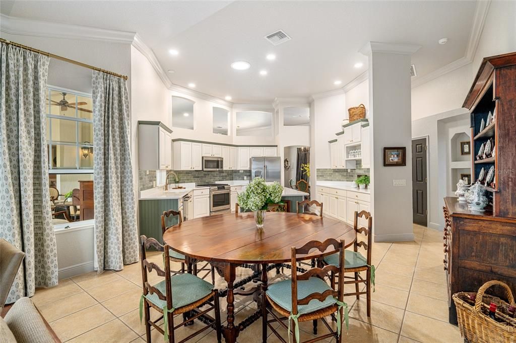 Activo con contrato: $1,050,000 (3 camas, 2 baños, 2619 Pies cuadrados)