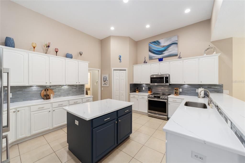For Sale: $519,900 (3 beds, 2 baths, 2720 Square Feet)