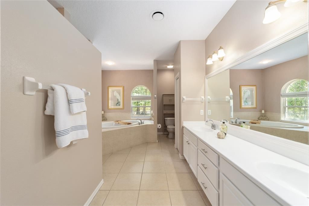 For Sale: $519,900 (3 beds, 2 baths, 2720 Square Feet)