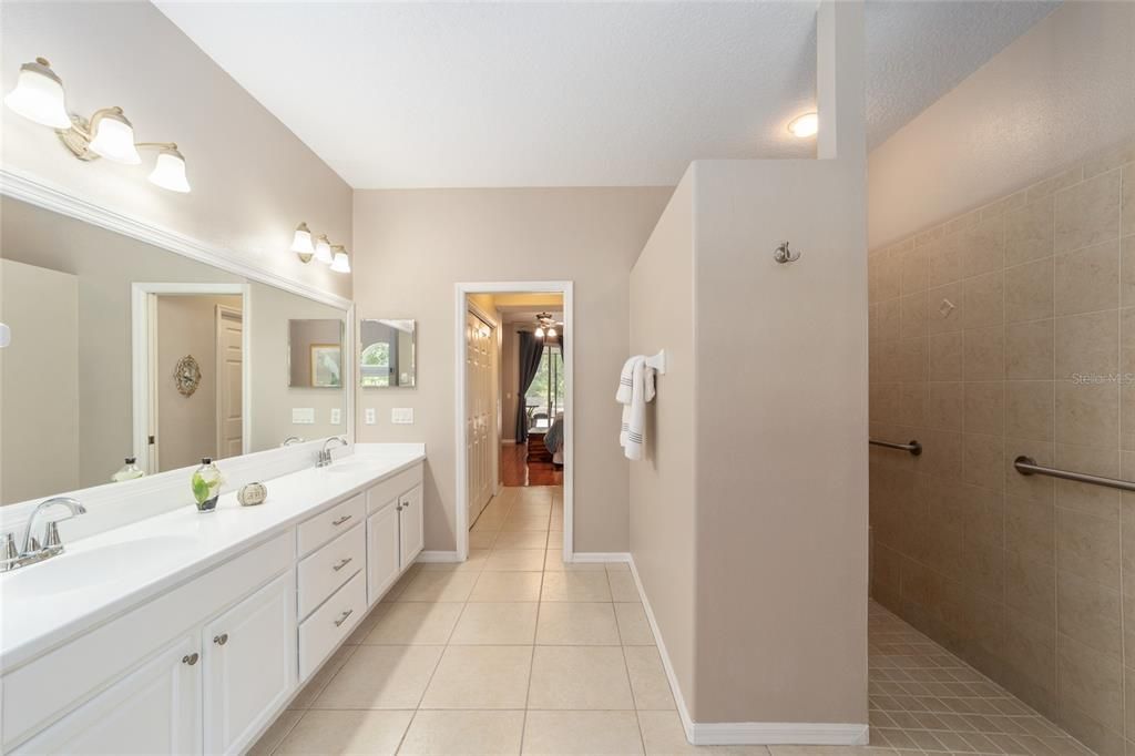 For Sale: $519,900 (3 beds, 2 baths, 2720 Square Feet)