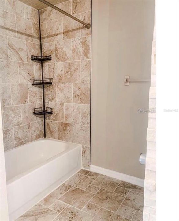 Active With Contract: $2,300 (1 beds, 1 baths, 784 Square Feet)
