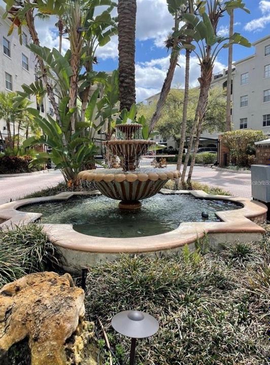 Active With Contract: $2,300 (1 beds, 1 baths, 784 Square Feet)