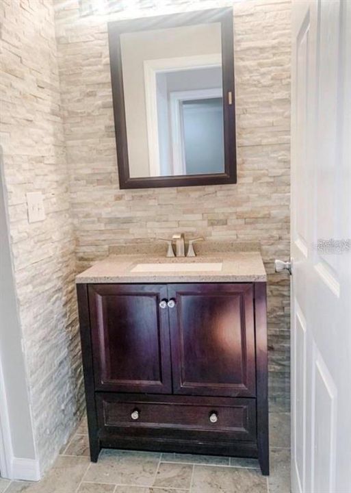 Active With Contract: $2,300 (1 beds, 1 baths, 784 Square Feet)
