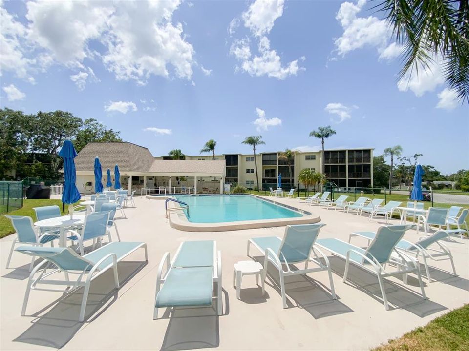 待售: $114,900 (2 贝兹, 1 浴室, 990 平方英尺)