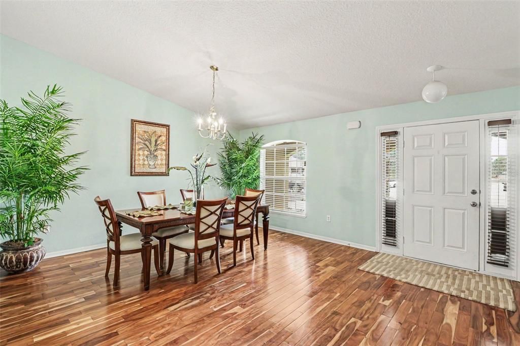 En Venta: $515,000 (4 camas, 2 baños, 2522 Pies cuadrados)