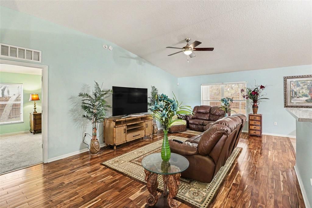 En Venta: $515,000 (4 camas, 2 baños, 2522 Pies cuadrados)
