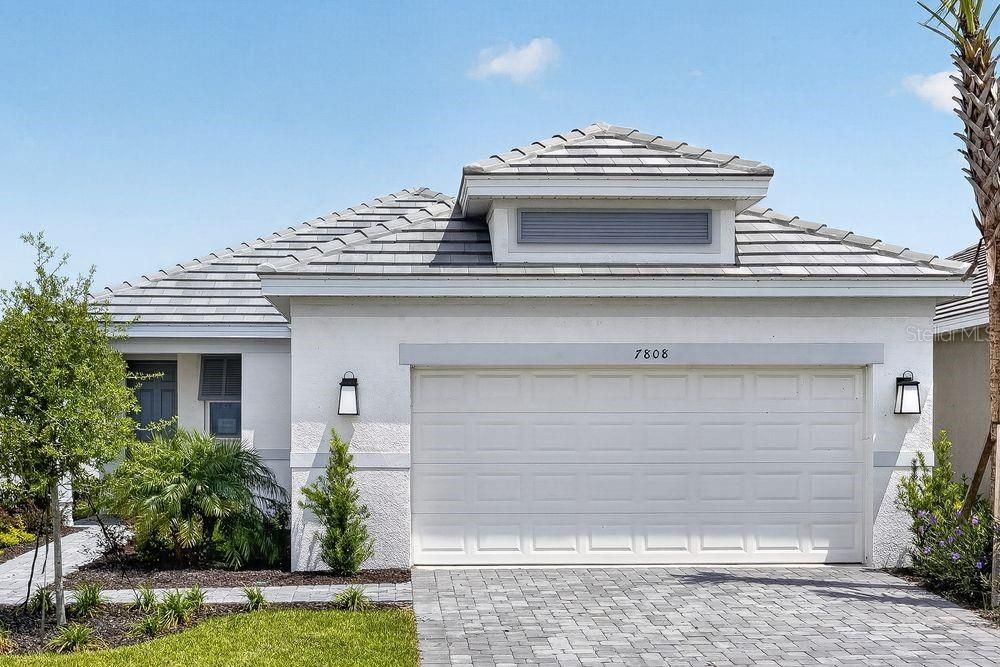 Под контрактом: $389,999 (2 спален, 2 ванн, 1778 Квадратных фут)