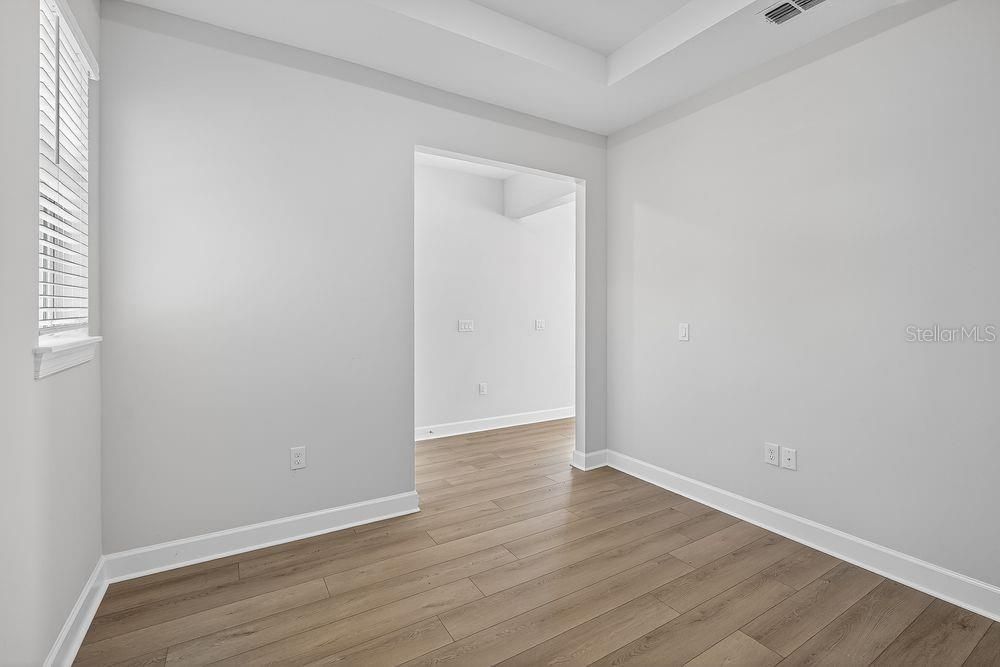 Под контрактом: $389,999 (2 спален, 2 ванн, 1778 Квадратных фут)