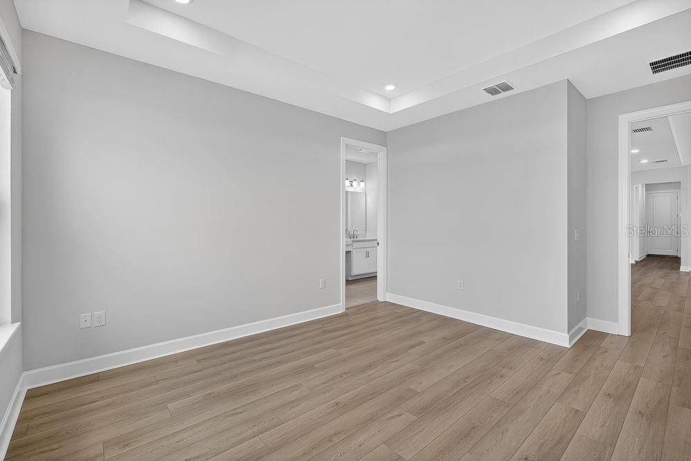 Под контрактом: $389,999 (2 спален, 2 ванн, 1778 Квадратных фут)