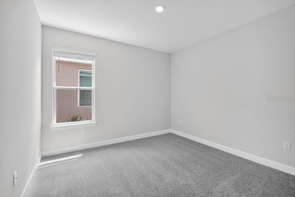 Под контрактом: $389,999 (2 спален, 2 ванн, 1778 Квадратных фут)