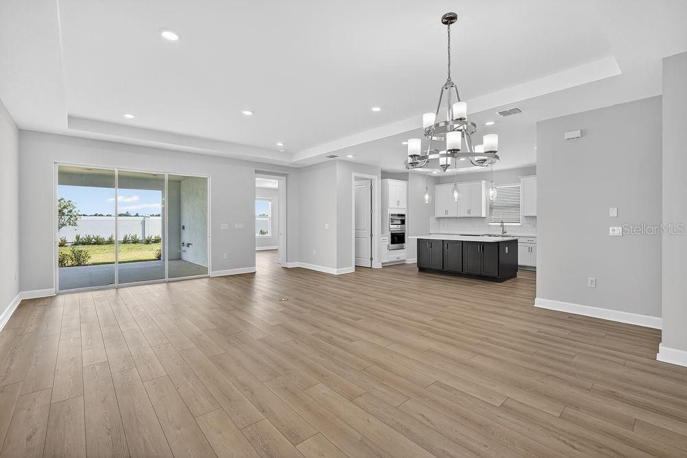 Под контрактом: $389,999 (2 спален, 2 ванн, 1778 Квадратных фут)