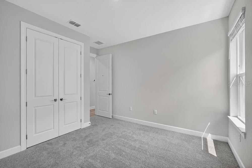 Под контрактом: $389,999 (2 спален, 2 ванн, 1778 Квадратных фут)