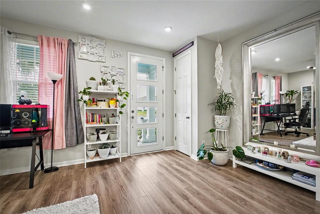 For Rent: $3,200 (3 beds, 2 baths, 1589 Square Feet)