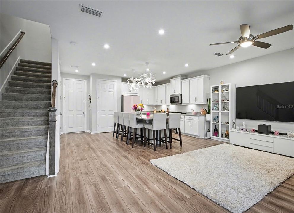For Rent: $3,200 (3 beds, 2 baths, 1589 Square Feet)