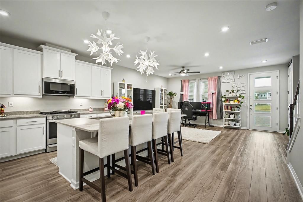 For Rent: $3,200 (3 beds, 2 baths, 1589 Square Feet)