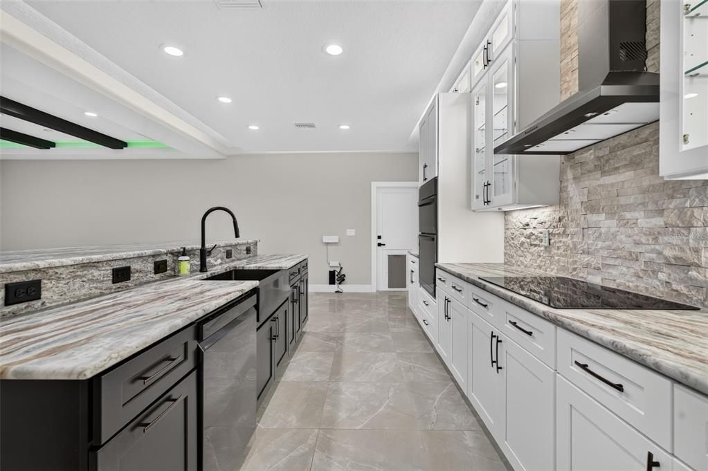 For Sale: $649,900 (3 beds, 3 baths, 2386 Square Feet)